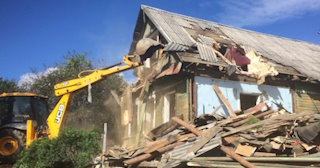 Промышленный демонтаж пристроек к дому в Сарапуле | Цены от 562 руб. за м2